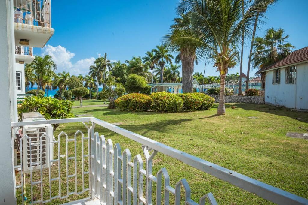 Cozy Apartment W/Ocean View, Pool & Beach Access Montego Bay Buitenkant foto