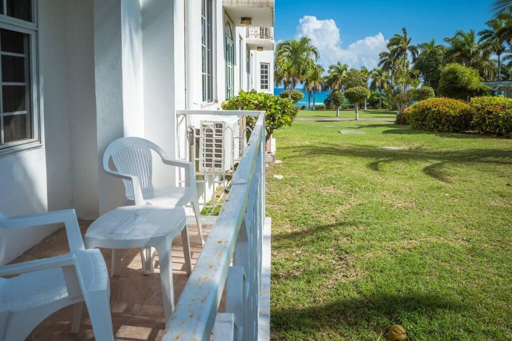 Cozy Apartment W/Ocean View, Pool & Beach Access Montego Bay Buitenkant foto