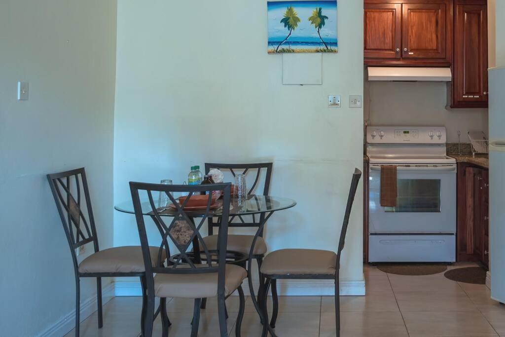 Cozy Apartment W/Ocean View, Pool & Beach Access Montego Bay Buitenkant foto