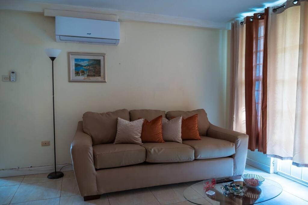 Cozy Apartment W/Ocean View, Pool & Beach Access Montego Bay Buitenkant foto